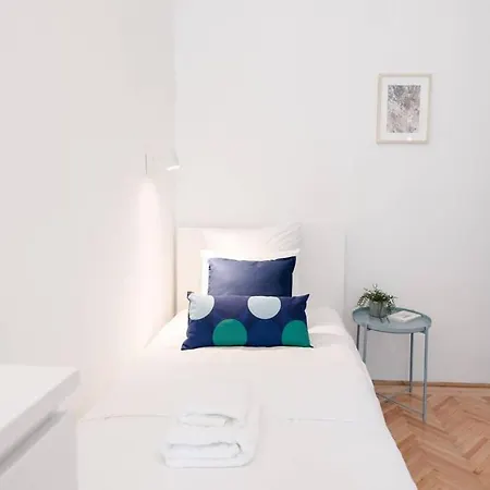 Excellent Location Lovely With Ac *