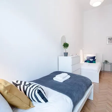 Apartment Excellent Location Lovely With Ac *