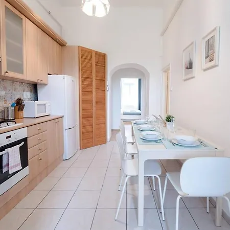 Apartment Excellent Location Lovely With Ac Budapest