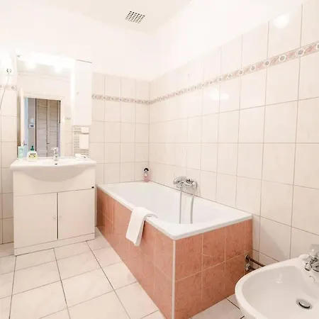 Excellent Location Lovely With Ac *