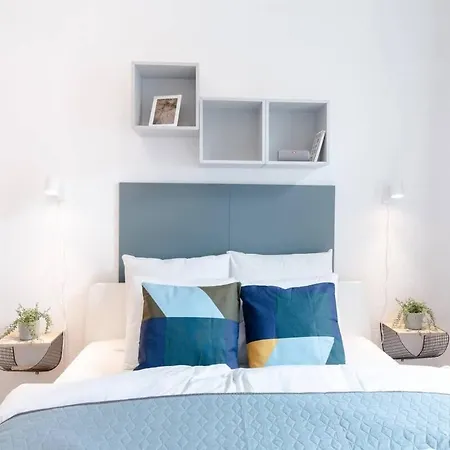 Excellent Location Lovely With Ac Apartment