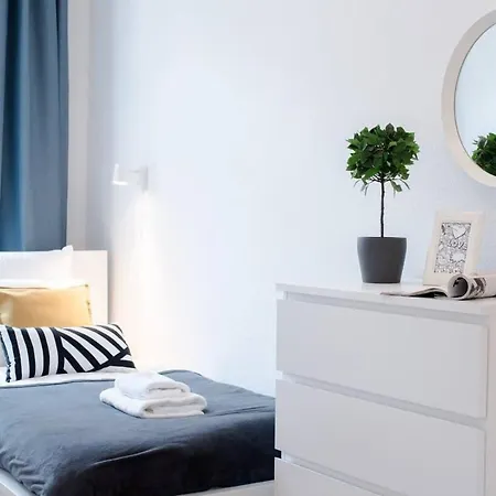 Lägenhet Excellent Location Lovely With Ac