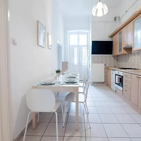 Excellent Location Lovely With Ac Lägenhet Budapest