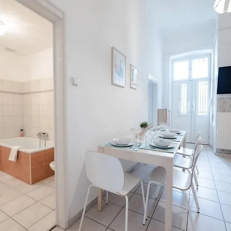 Excellent Location Lovely With Ac *