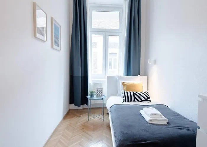 Excellent Location Lovely With Ac בודפשט