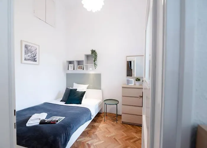 דירה Excellent Location Lovely With Ac בודפשט