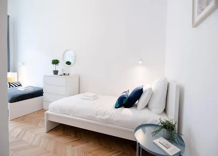 Excellent Location Lovely With Ac דירה