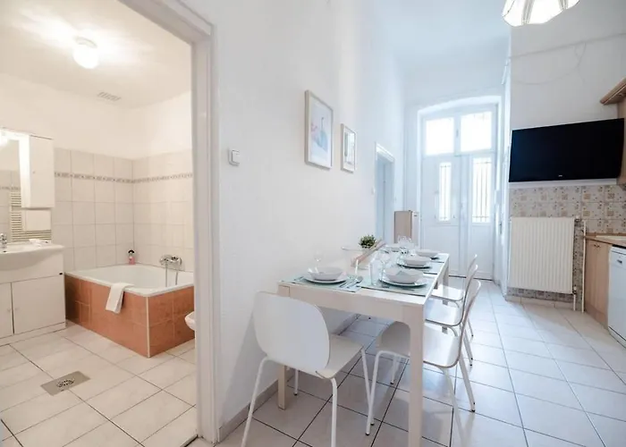 Excellent Location Lovely With Ac *