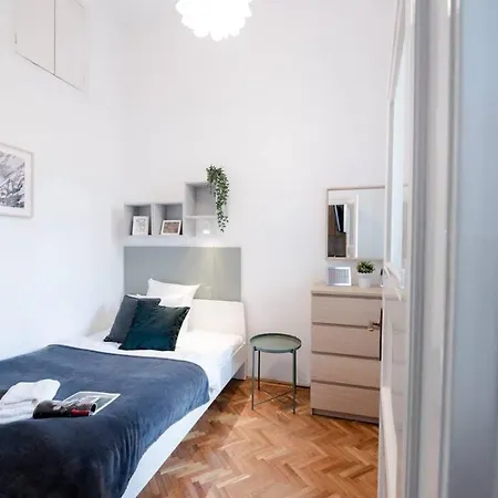 Lägenhet Excellent Location Lovely With Ac Budapest