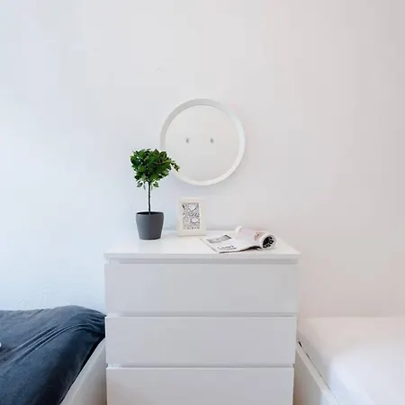 Lägenhet Excellent Location Lovely With Ac