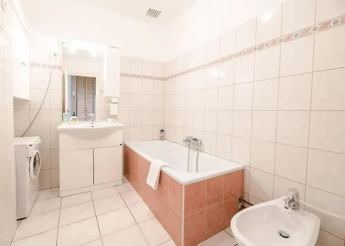 Excellent Location Lovely With Ac *