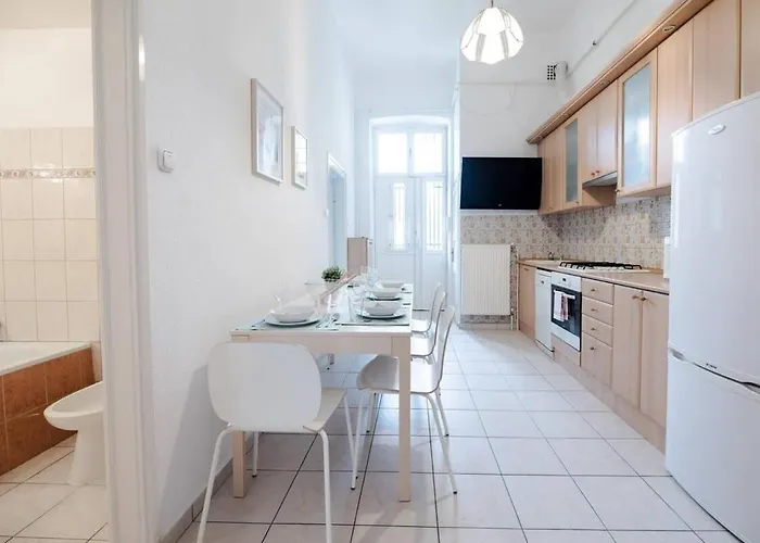 Excellent Location Lovely With Ac Apartmán Budapešť